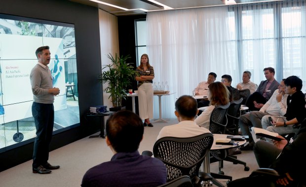 create personalized experiences at JLL's briefing center